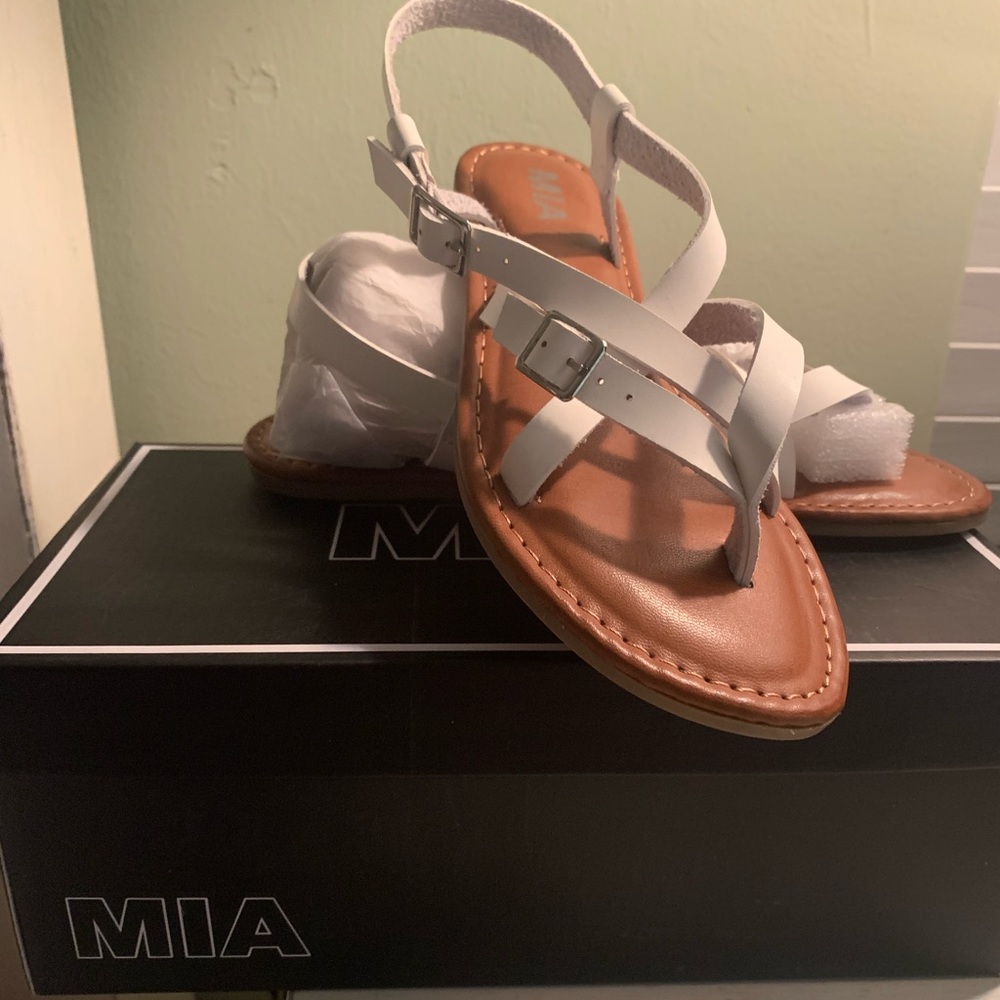 White strappy summer sandal, size 7